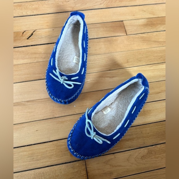 L.L. Bean Women's Blue Suede Hearthside Fleece Lined Bow Moccasin in blue - Picture 1 of 6
